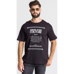 T-SHIRT Versace Jeans Couture. Czarne t-shirty męskie xl, z nadrukiem, z bawełny, z okrągłym kołnierzem. Za 235,95 zł.
