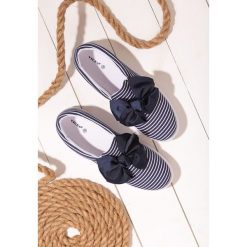 Granatowe Slip On Drama Queen. Niebieskie trampki i tenisówki damskie Born2be, bez wzorów, bez zapięcia. W wyprzedaży za 59,99 zł.