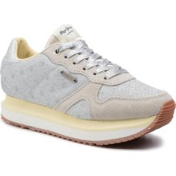 Sneakersy PEPE JEANS - Zion Remake PLS30827 Silver 934. Szare półbuty damskie Pepe Jeans, z aplikacjami, z jeansu, bez obcasa, na obcasie, bez zapięcia. W wyprzedaży za 179,00 zł.