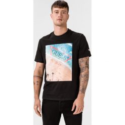 Guess Koszulka Czarny. Czarne podkoszulki męskie Guess, m, z nadrukiem, z bawełny, bez kołnierzyka. Za 157,95 zł.