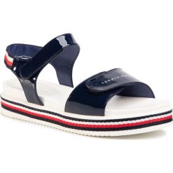Sandały TOMMY HILFIGER - Platform Velcro Sandal Blue T3A2-30650-0774 D Blue 800. Niebieskie sandały dziewczęce TOMMY HILFIGER, ze skóry ekologicznej, bez zapięcia. W wyprzedaży za 259,00 zł.