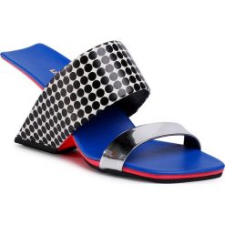 Klapki UNITED NUDE - Loop Hi 10005641149 Pop Art. Czarne klapki damskie United Nude, bez wzorów, ze skóry, bez obcasa. W wyprzedaży za 839,00 zł.