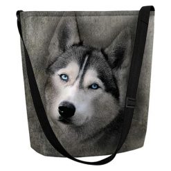 Torebka "Funky" w kolorze szarym ze wzorem - (W)32 x (G)10 cm. Szare torebki klasyczne damskie Bertoni, w paski, z materiału, na ramię, bez dodatków. W wyprzedaży za 57,95 zł.