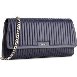Torebka DKNY - Gansevoort R2108060 Navy 400. Niebieskie torebki klasyczne damskie DKNY, bez wzorów, ze skóry, klasyczne, bez dodatków. W wyprzedaży za 469,00 zł.