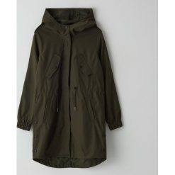 Parka z ozdobnymi pagonami - Khaki. Brązowe parki damskie Cropp, s, bez wzorów, bez kaptura. Za 179,99 zł.