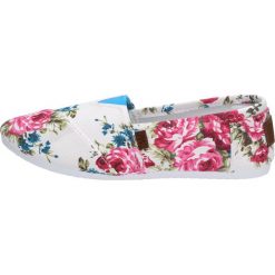 Białe tenisówki, buty damskie WISHOT 143. Białe trampki i tenisówki damskie Wishot, bez wzorów, bez zapięcia. W wyprzedaży za 40,00 zł.
