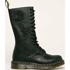 Dr. Martens - Workery skórzane. Czarne workery damskie Dr. Martens, ze skóry, bez obcasa, na obcasie, na sznurówki. Za 899,90 zł.
