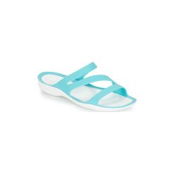 Klapki Crocs SWIFTWATER SANDAL W. Niebieskie klapki damskie Crocs, bez wzorów, bez obcasa. Za 126,70 zł.