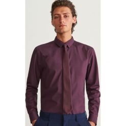 Koszula regular fit - Bordowy. Białe koszule męskie marki Reserved, l. Za 69,99 zł.