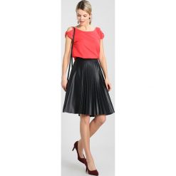 T-shirty damskie: Stefanel CON NODO Tshirt z nadrukiem rot
