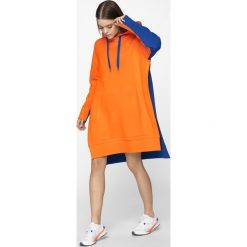 Bluza damska z rozcięciami po bokach BLD702 - pomarańcz. Różowe bluzy damskie 4f, bez wzorów, z dzianiny, bez rękawów, z kapturem. Za 169,99 zł.