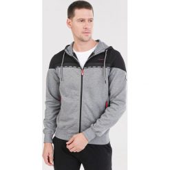 Jasnoszara Bluza Vilinorin. Szare bluzy męskie Born2be, xl, bez wzorów, bez kołnierzyka, bez rękawów, bez kaptura. Za 109,99 zł.
