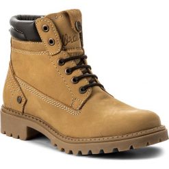 Trapery WRANGLER - Creek WL182500 Tan Yellow 24. Żółte trapery damskie marki Wrangler, ze skóry, bez obcasa, bez zapięcia. W wyprzedaży za 269,00 zł.
