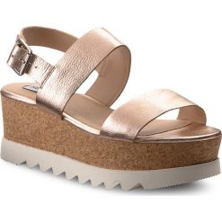 Sandały STEVE MADDEN - Krista Platform Sandal 91001050-10001-15002 Rose Gold. Żółte klapki damskie Steve Madden, bez wzorów, ze skóry ekologicznej, bez obcasa, na obcasie. W wyprzedaży za 289,00 zł.