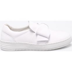 Bullboxer - Buty. Białe buty sportowe damskie Bullboxer, bez wzorów, ze skóry, sportowe. W wyprzedaży za 119,90 zł.