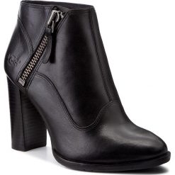 Botki UGG - W Dolores 1016944 W/Blk. Szare botki damskie na obcasie marki Ugg, z futra. W wyprzedaży za 449,00 zł.