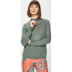 Pepe Jeans - Bluzka. Zielone bluzki damskie s, z nadrukiem, z bawełny, z golfem. W wyprzedaży za 69,90 zł.