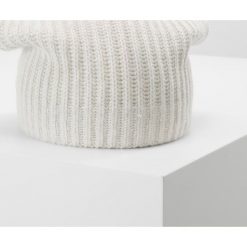 Club Monaco COLLEN HAT Czapka white noise. Białe czapki damskie Club Monaco, z kaszmiru. W wyprzedaży za 359,10 zł.