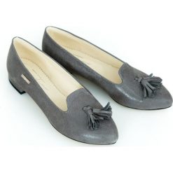Balerinki z ostrym noskiem - skóra naturalna - model 045 - kolor szary. Szare baleriny damskie Zapato, bez wzorów, z jeansu, klasyczne, bez obcasa, na obcasie. W wyprzedaży za 179,40 zł.