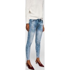 Mango - Jeansy Kim2. Niebieskie rurki damskie marki Mango. Za 119,90 zł.