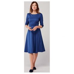 Sukienka Aerin granatowa 32 niebieski. Niebieskie sukienki damskie Marie Zélie, w paski, z elastanu, bez kołnierzyka, bez rękawów, trapezowe. Za 447,00 zł.