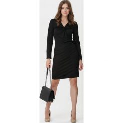 Czarna Sukienka Magali. Czarne sukienki damskie Born2be, s, długie, mini, dopasowane. Za 59,99 zł.