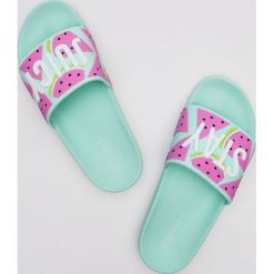 Klapki - Turkusowy. Niebieskie klapki damskie Sinsay, bez wzorów, bez obcasa. Za 39,99 zł.