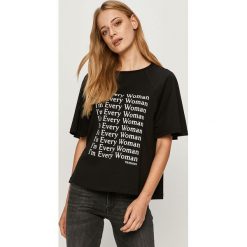 Trussardi Jeans - T-shirt. Czarne bluzki damskie Trussardi Jeans, s, z nadrukiem, z bawełny, casualowe, z okrągłym kołnierzem. Za 189,90 zł.