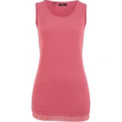 Top bawełniany w prążek, z koronką bonprix dymny malinowy. Czerwone topy damskie bonprix, w koronkowe wzory, z bawełny. Za 24,99 zł.