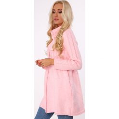 Sweter zapinany na guziki jasnoróżowy MISC005. Różowe kardigany damskie Fasardi. Za 149,00 zł.