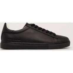 Armani Exchange - Buty. Czarne buty sportowe męskie Armani Exchange, ze skóry, na sznurówki. W wyprzedaży za 499,90 zł.