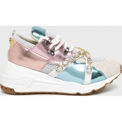 Steve Madden - Buty Credit. Buty sportowe damskie Steve Madden. W wyprzedaży za 449,90 zł.