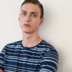 T-shirt z domieszką lnu - Granatowy. Niebieskie t-shirty męskie Reserved, s, bez wzorów, bez kołnierzyka. W wyprzedaży za 19,99 zł.
