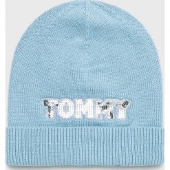 Tommy Hilfiger - Czapka. Niebieskie czapki zimowe damskie TOMMY HILFIGER, na zimę, z bawełny. Za 179,90 zł.