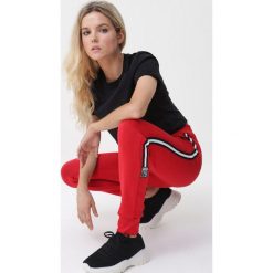 Czerwone Spodnie Yaretzi. Czerwone spodnie damskie Born2be, s, z dresówki. Za 59,99 zł.