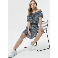 Zielona Sukienka Pallelina. Zielone sukienki damskie Born2be, s, w kwiaty, z tkaniny, wakacyjne, bez kołnierzyka, z krótkim rękawem, krótkie, mini. Za 59,99 zł.