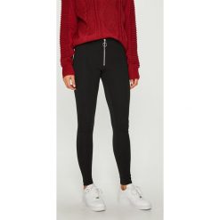 Review - Legginsy. Czarne spodnie damskie Review, s, bez wzorów, z elastanu, casualowe. W wyprzedaży za 59,90 zł.