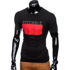T-SHIRT MĘSKI Z NADRUKIEM S924 - CZARNY. Czarne t-shirty męskie Ombre Clothing, s, z nadrukiem, bez kołnierzyka. Za 19,99 zł.