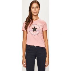 Converse - T-shirt. Różowe bluzki damskie Converse, s, z nadrukiem, z bawełny, z okrągłym kołnierzem. W wyprzedaży za 79,90 zł.