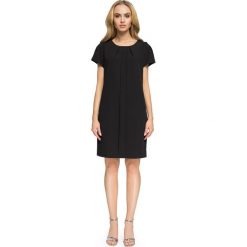 JEANETTA Sukienka biurowa mini - czarna. Czarne sukienki damskie Stylove, na co dzień, s, bez wzorów, z elastanu, eleganckie, bez kołnierzyka, z krótkim rękawem, krótkie, mini, proste. W wyprzedaży za 69,50 zł.