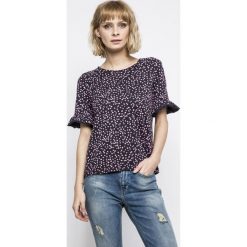 Only - Top. Czarne bluzki damskie marki ONLY, s, z nadrukiem, z bawełny, casualowe, z okrągłym kołnierzem, z krótkim rękawem. W wyprzedaży za 49,90 zł.