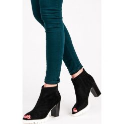 AŻUROWE BOTKI OPEN TOE. Botki damskie vices, z zamszu, z otwartym noskiem, bez obcasa, bez zapięcia. Za 114,90 zł.