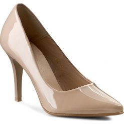 Szpilki WOJAS - 4421-34 Beżowy. Brązowe szpilki lakierowane Wojas, bez wzorów, eleganckie, bez obcasa, na obcasie, bez zapięcia. W wyprzedaży za 219,00 zł.
