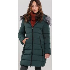 Ciemnozielona Kurtka Bridesburg. Zielone kurtki damskie Renee, na zimę, s, bez wzorów, eleganckie, długie, z kapturem. Za 249,99 zł.