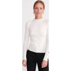 Sweter z guzikami na rękawach - Kremowy. Białe swetry damskie Reserved, s, bez wzorów, bez rękawów, bez kaptura. Za 79,99 zł.