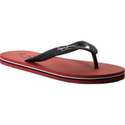 Japonki PEPE JEANS - Swimming 2.1 PMS70052 Factory Red 220. Niebieskie klapki damskie Pepe Jeans, bez wzorów, z jeansu, bez obcasa. W wyprzedaży za 69,00 zł.