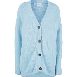 Sweter rozpinany z puszystej przędzy bonprix pudrowy niebieski. Niebieskie swetry rozpinane damskie bonprix. Za 74,99 zł.