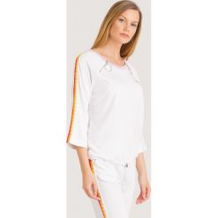 BLUZA Liu Jo Sport. Białe bluzy sportowe damskie s, z aplikacjami, krótkie. Za 275,00 zł.