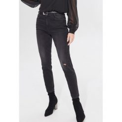 Jeansy ripped straight - Szary. Szare jeansy damskie Mohito. Za 119,99 zł.