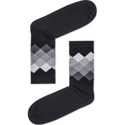 SKARPETY MĘSKIE WE WZORY U25 - SZARE. Czarne skarpetki męskie marki Ombre Clothing, m, w jednolite wzory. Za 7,99 zł.
